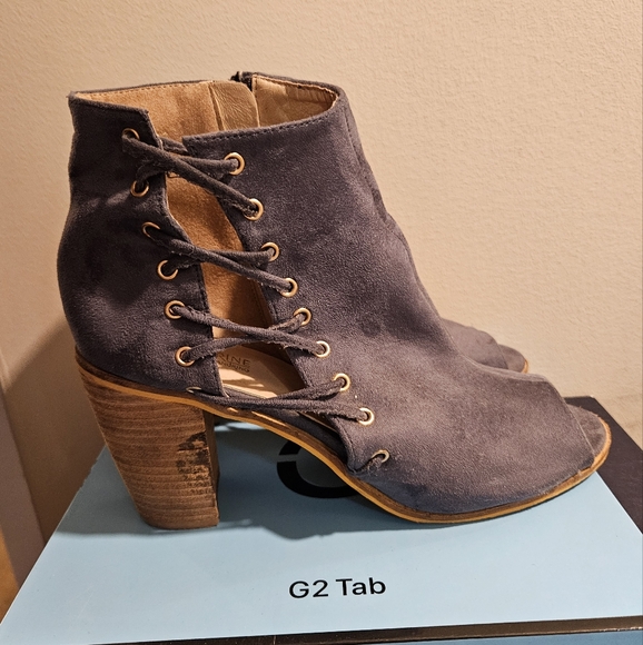 Heeled booties - Picture 9 of 16